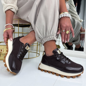 Tmavě hnědé tenisky