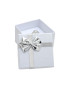 Bílá papírová dárková krabička s mašlí