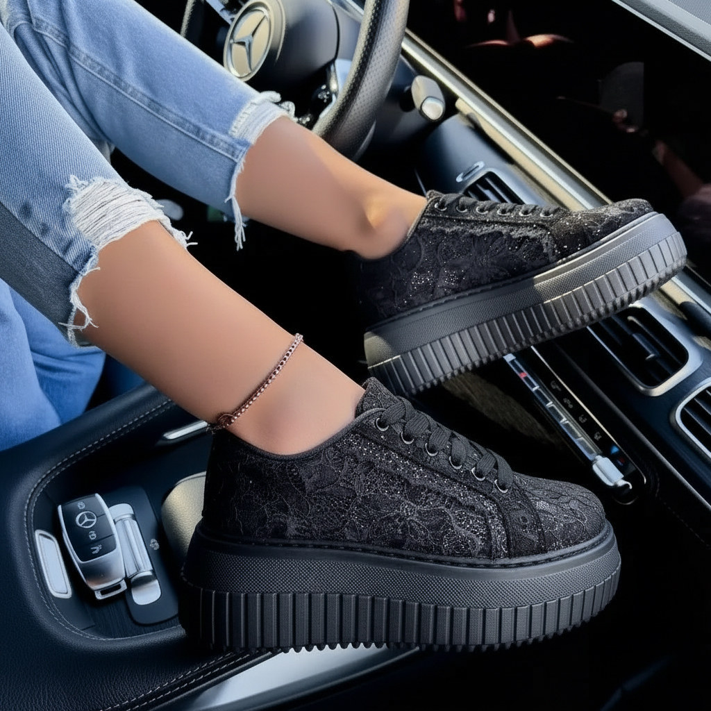 Černé krajkované tenisky