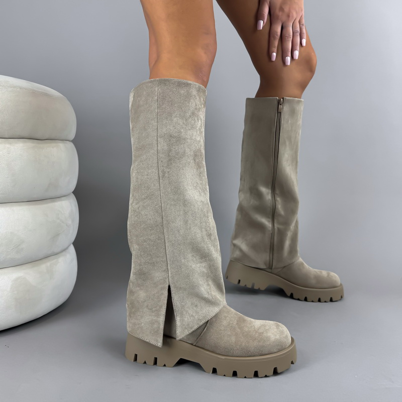 Světle hnědé semišové vysoké kozačky