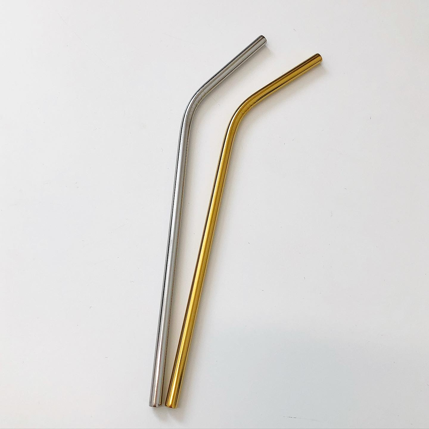 Kovové brčko zahnuté