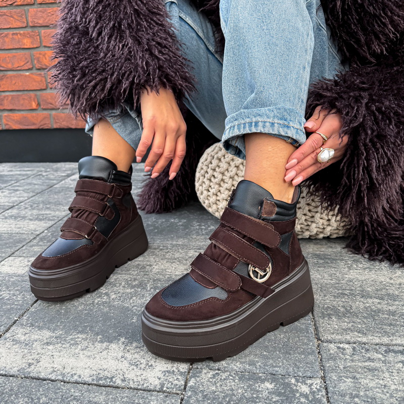 Tmavě hnědé zateplené tenisky