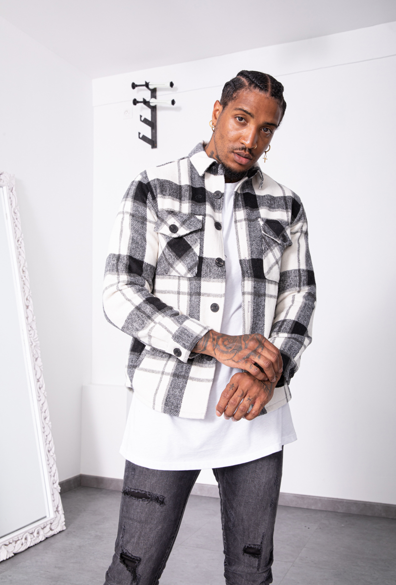 Černo bílá vrchní košile