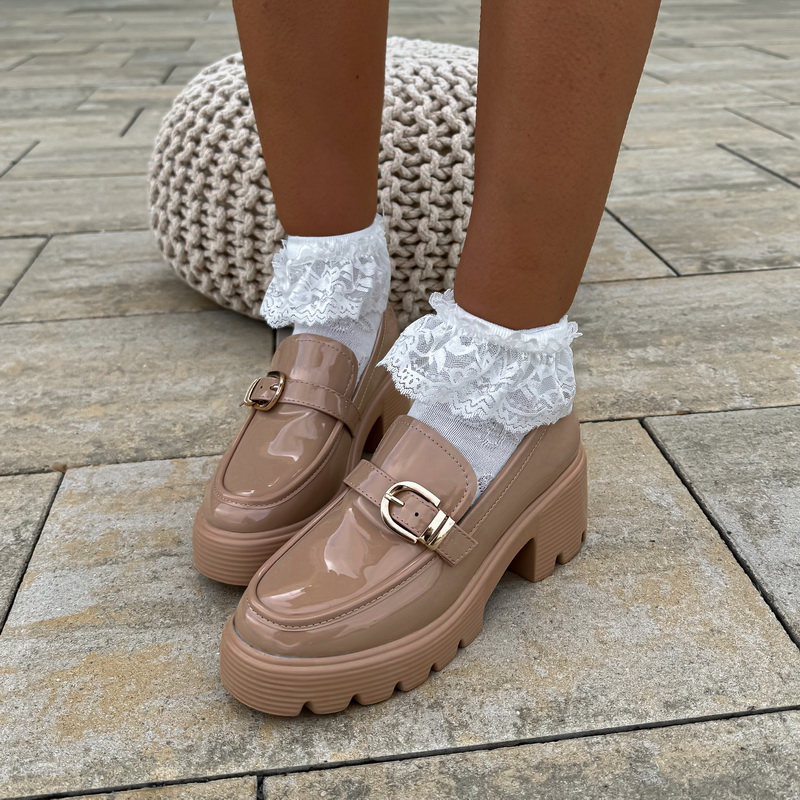 Béžové lakované mokasíny