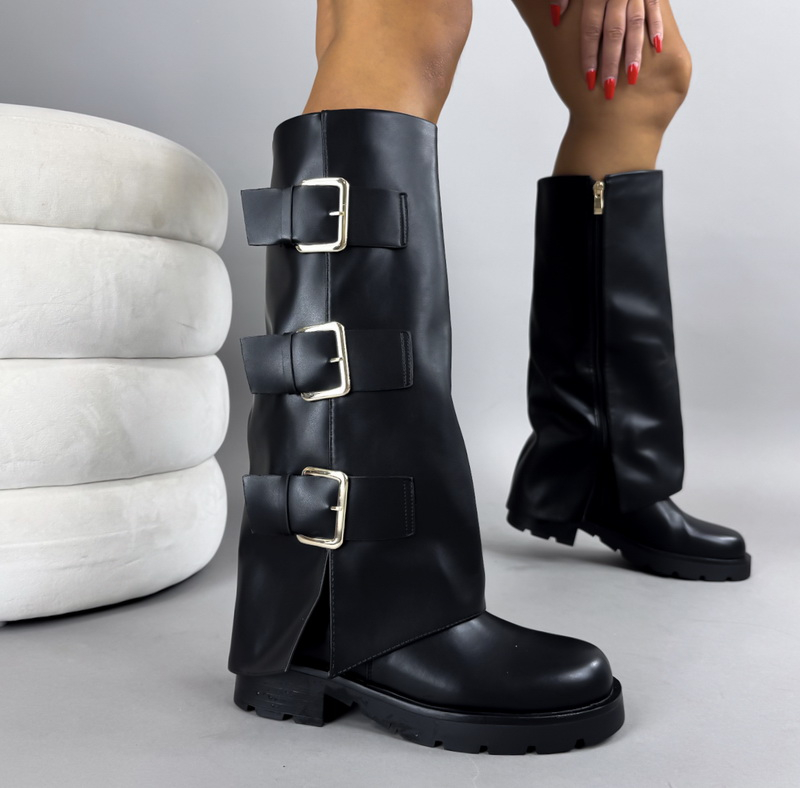 Černé vysoké kozačky s přezkami