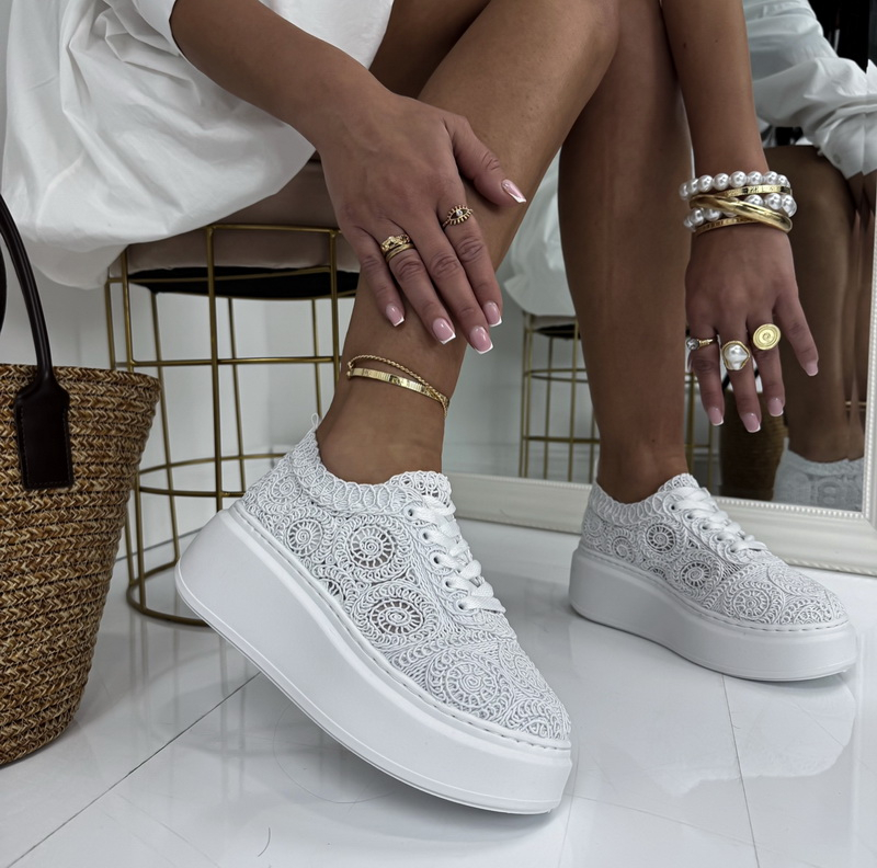 Bílé krajkované tenisky