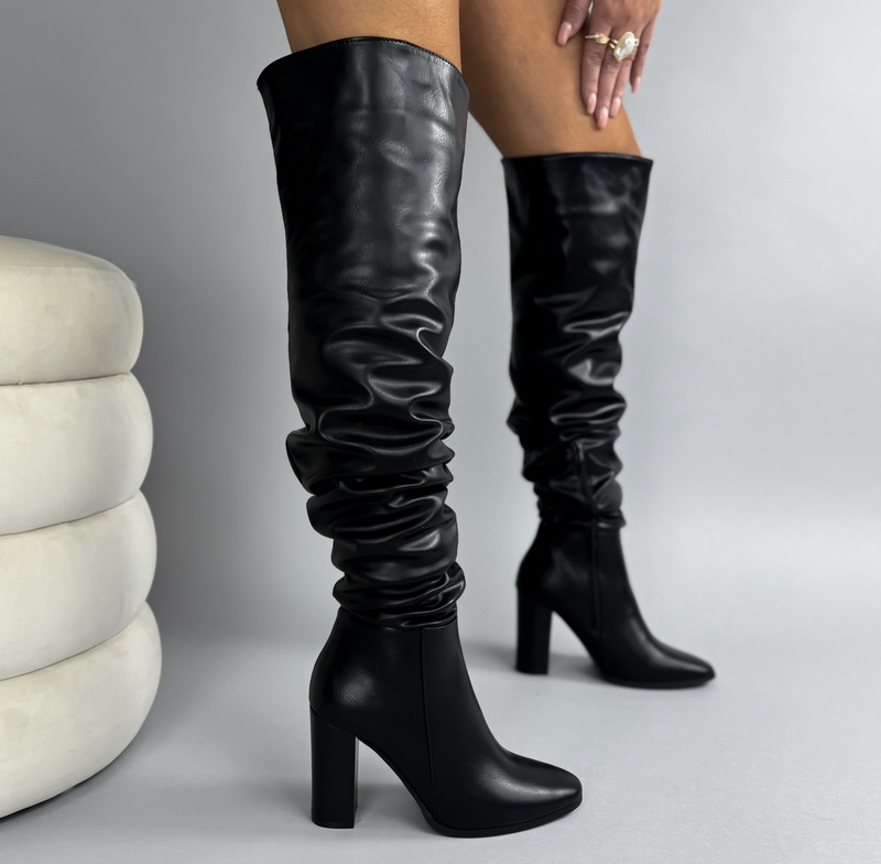 Černé vysoké kozačky