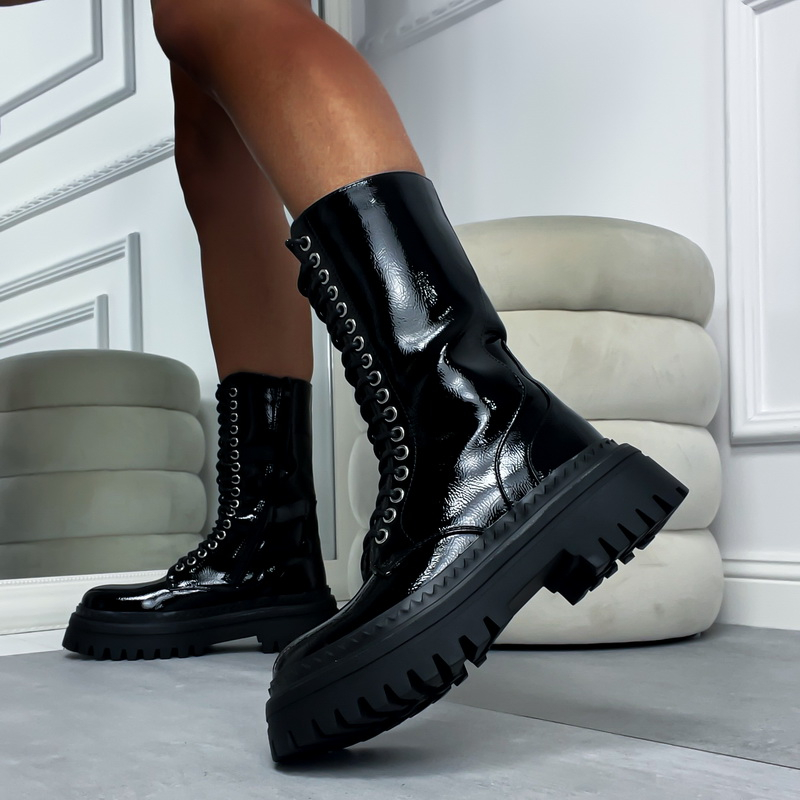 Černé lakované polokozačky