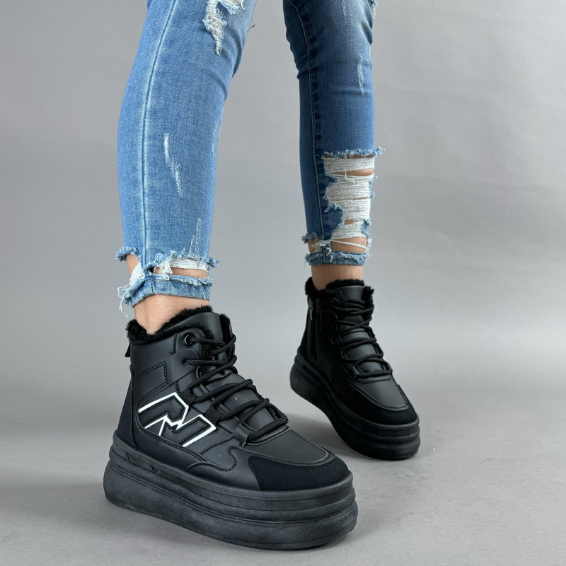 Černé kotníkové  zateplené tenisky