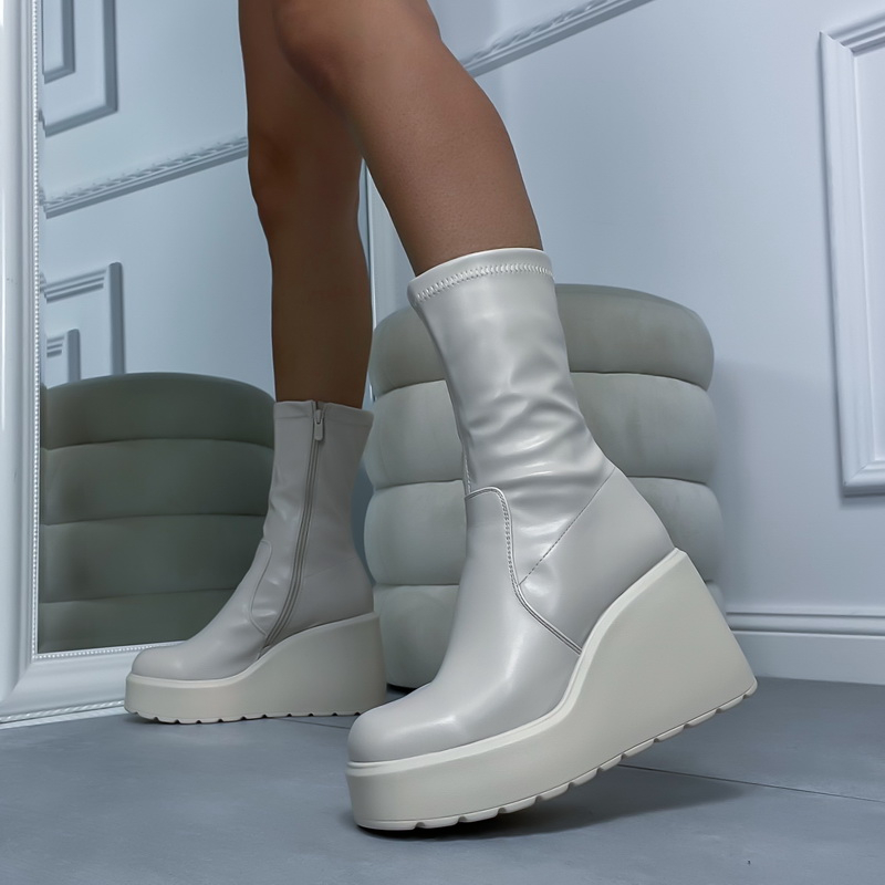 Béžové  polokozačky na platformě