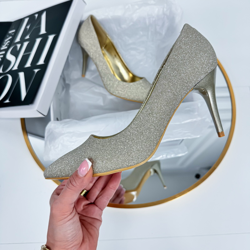 Zlaté třpytivé lodičky