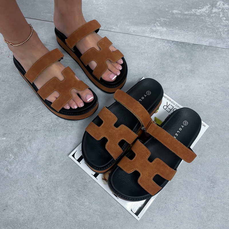 Tmavě hnědé pantofle