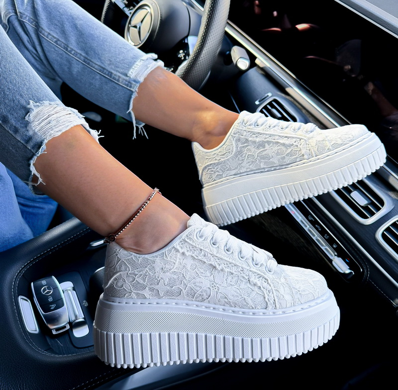 Biele čipkované tenisky