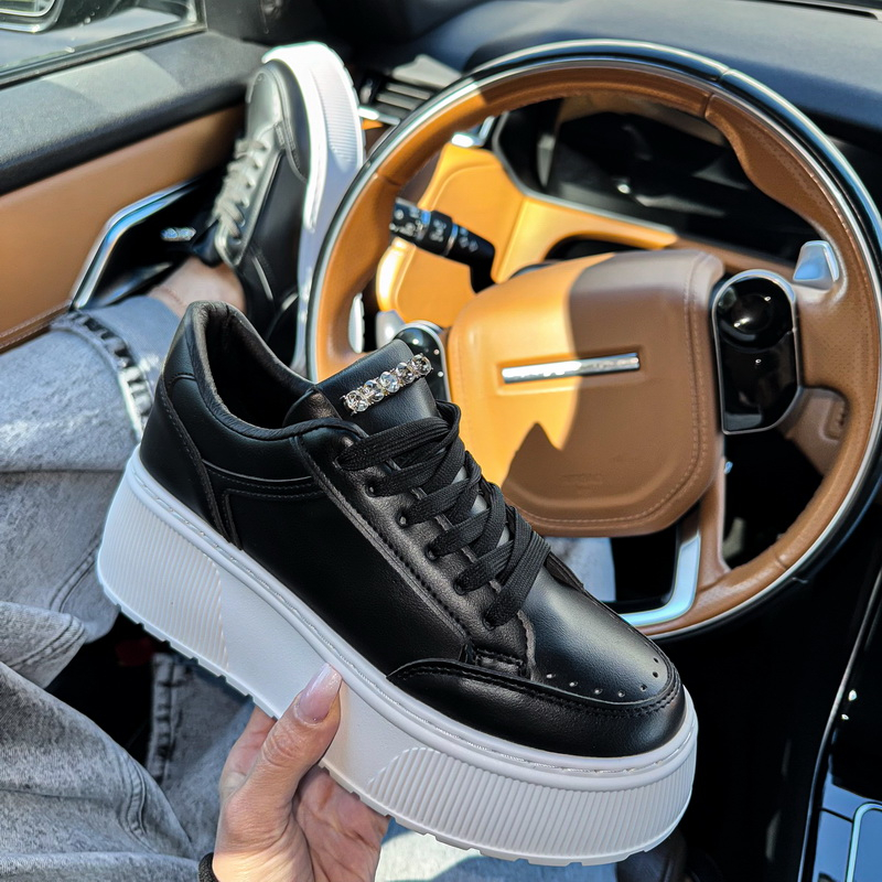 Černo-bílé tenisky