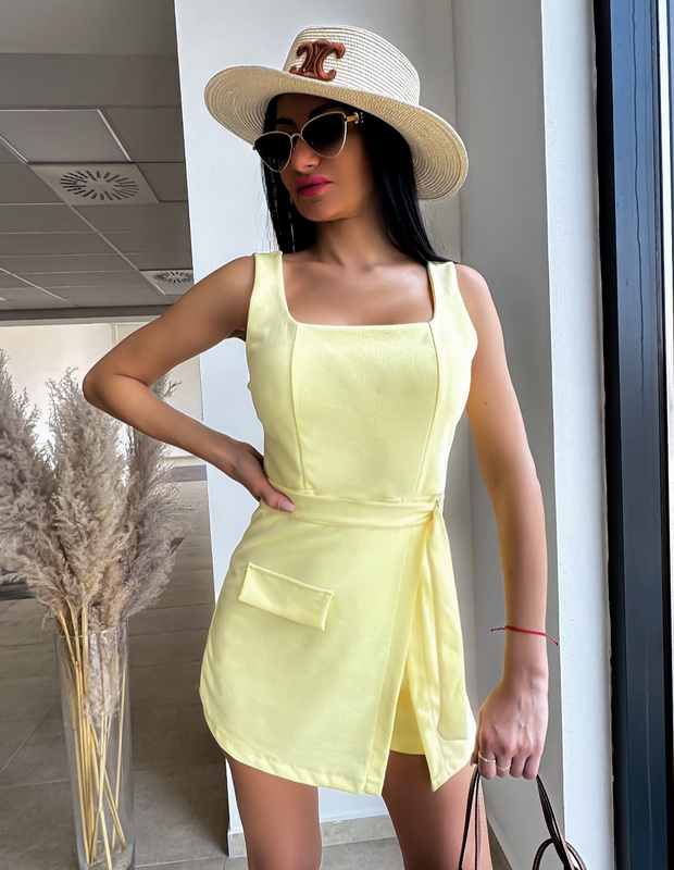 Žlutý krátký overal