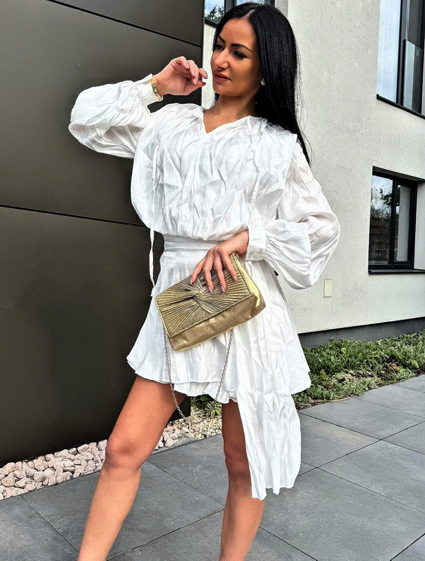 Bílé lesklé šaty