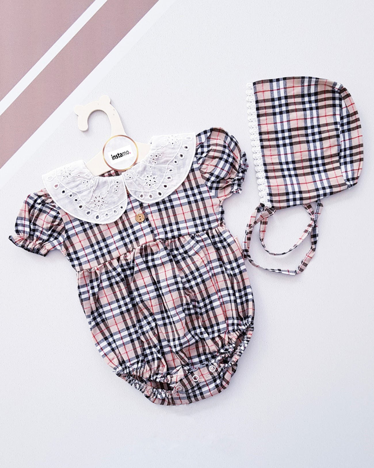 Kostkovaný dvoudílný overal s čepičkou