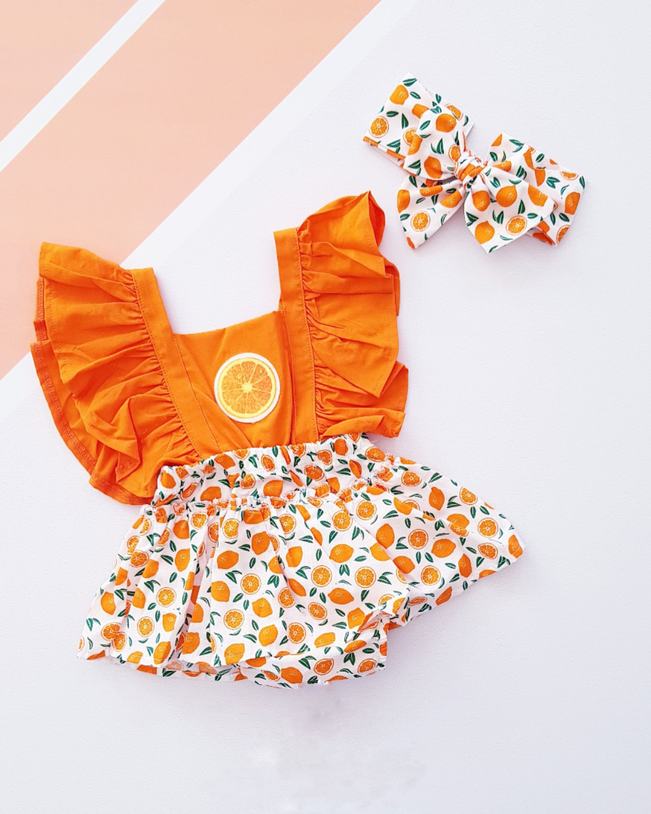 Oranžový letní overal s čelenkou