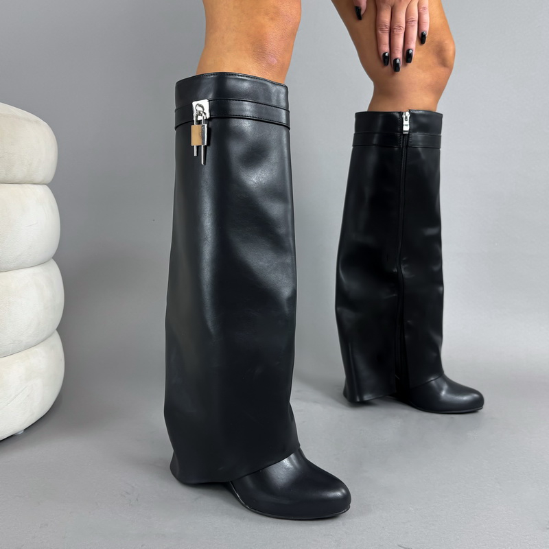 Černé vysoké kozačky na platformě