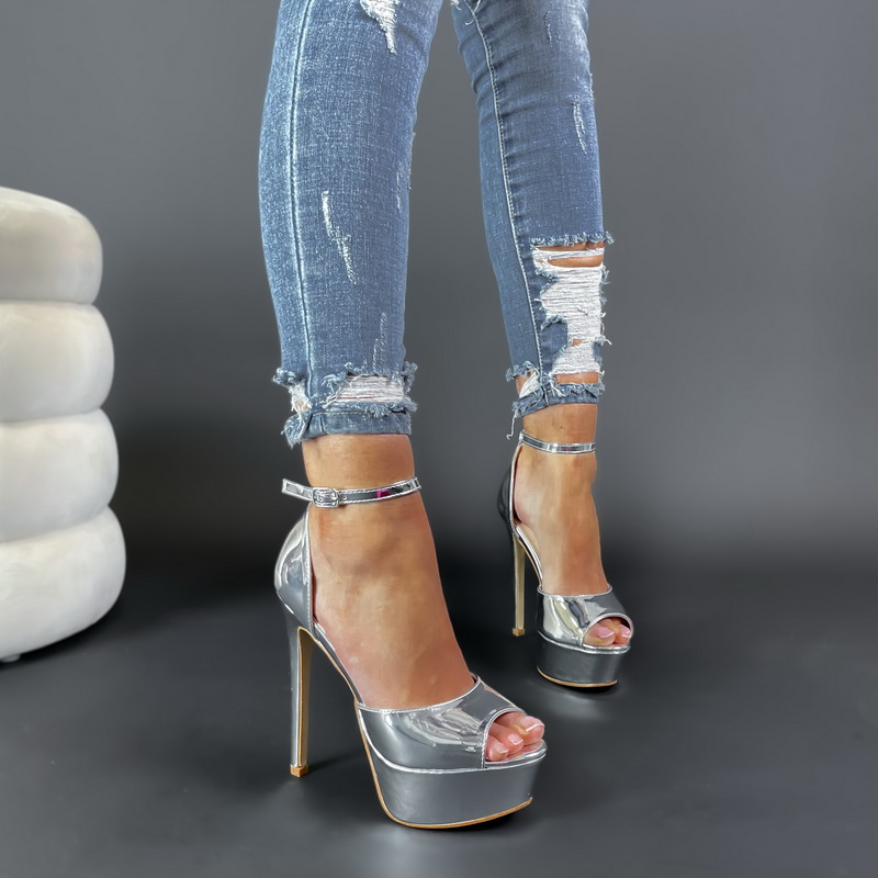 Stříbrné  sandále na platformě