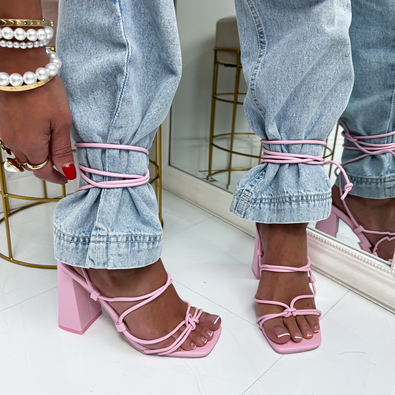 Růžové šněrovací sandále