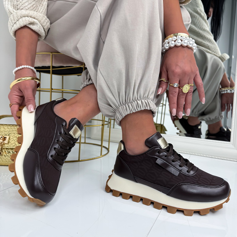 Tmavě hnědé tenisky