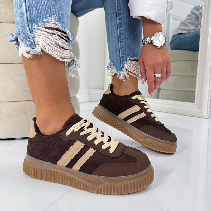 Tmavě hnědé tenisky