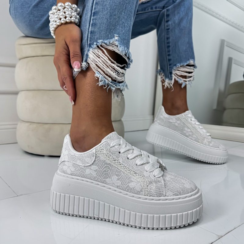 Bílé krajkované tenisky