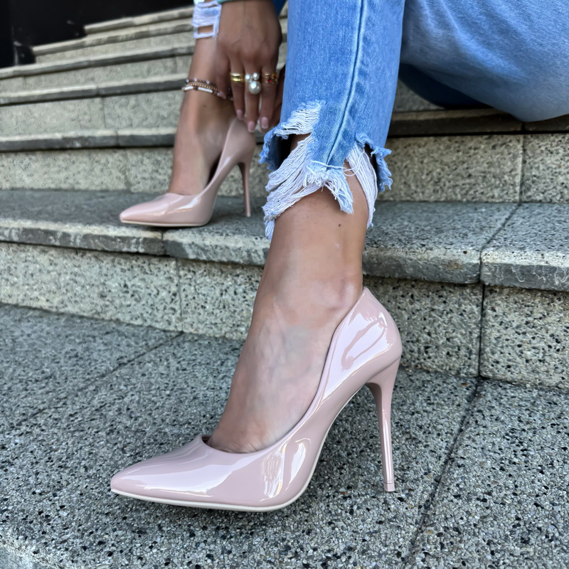 Béžové lakované lodičky